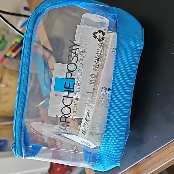 La Roche posay and others - Picture 2 of 2